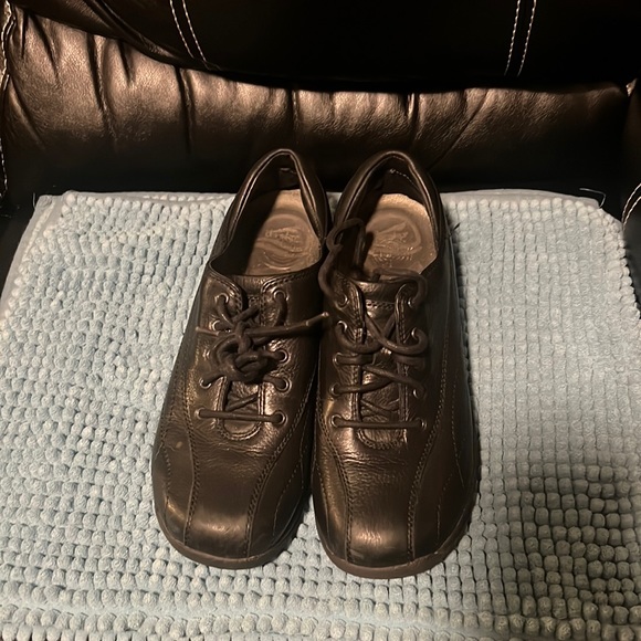 Women’s black leather dansko work shoes - Picture 1 of 3